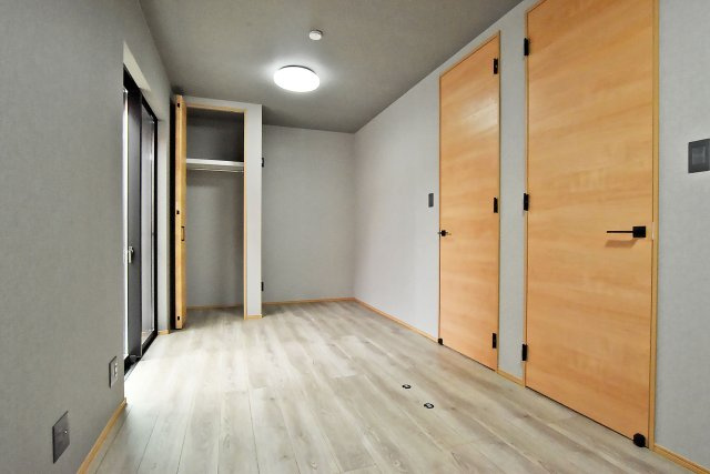 宝塚市仁川月見ヶ丘新築一戸建て│3LDK＋駐車1台可の収納|-洋室4.5帖-落ち着きのある空間で、お子様部屋や書斎などライフスタイルに合わせてお使いいただけます。