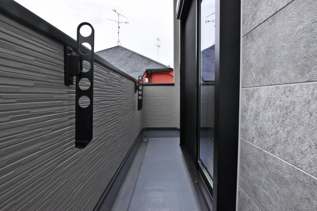 宝塚市仁川月見ヶ丘新築一戸建て│3LDK＋駐車1台可のバルコニー|南東向きで明るさが魅力のバルコニー。心地よい風と光を感じられる空間です。