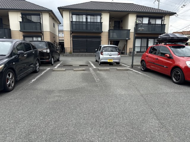 フォレスト浜の宮Ａ棟の駐車場