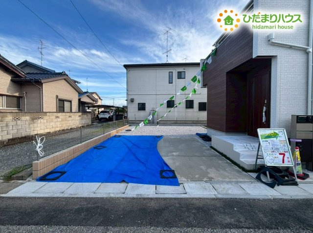 羽生市西５丁目　新築一戸建て　ブルーミングガーデン　01の駐車場