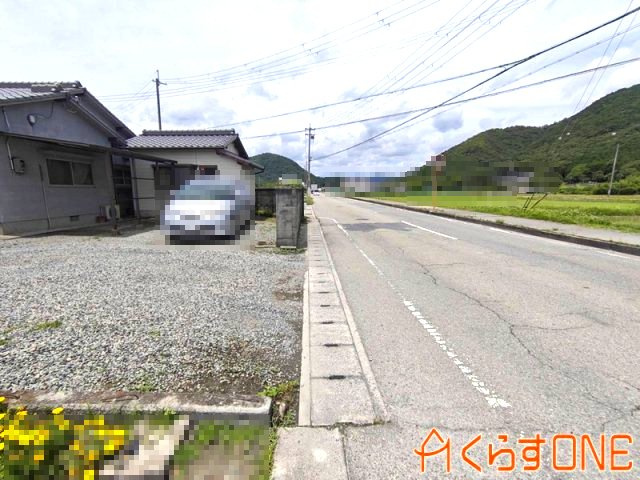 【前面道路含む現地写真】 | 庭・駐車スペースが広々した平家住宅／姫路市刀出