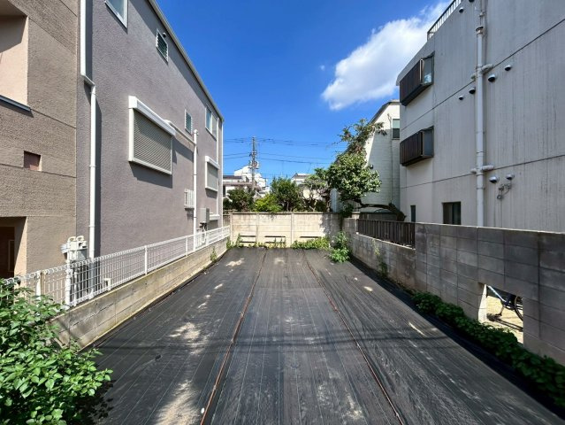 8/25　価格変更の外観|2026.07.09撮影　前面道路を含む現地