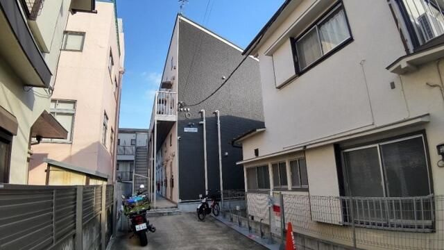 ロイヤルメゾン蒔田の外観