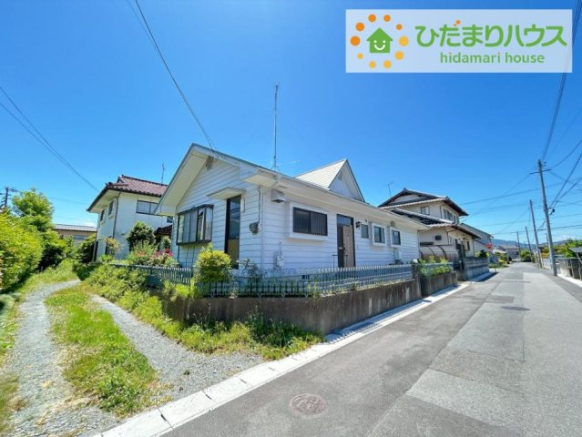 いわき市錦町中迎二丁目　中古戸建の前面道路含む現地写真|広々とした前面道路でお車の出し入れもラクラク♪