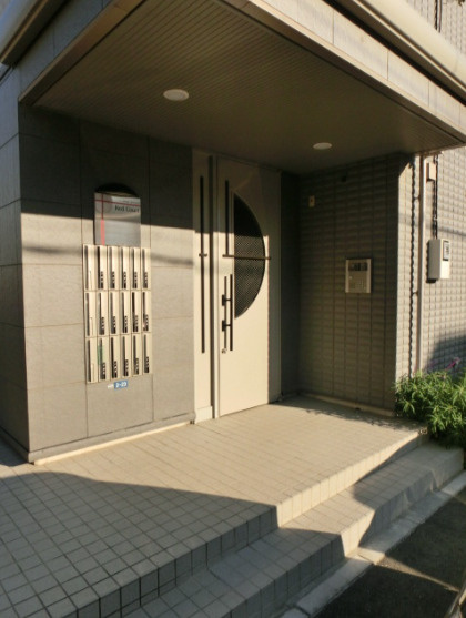 レッドコートのエントランス
