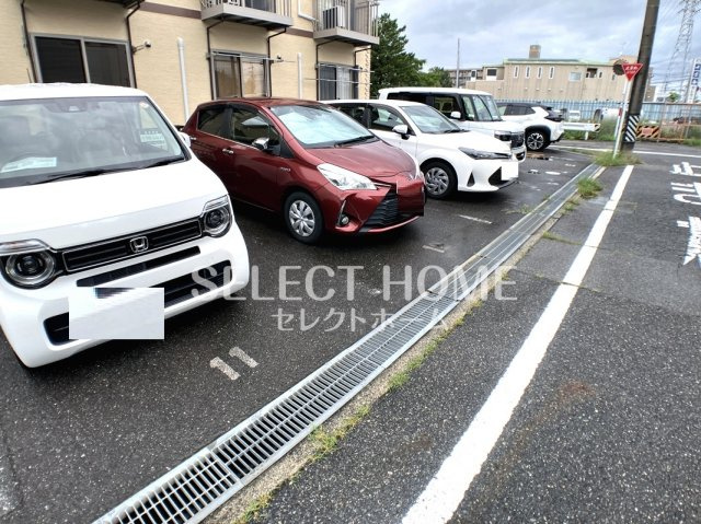 【駐車場】 | 第5カネイ八帖北町アパートＡ棟 | 車をお持ちの方に嬉しい駐車場付きの物件です