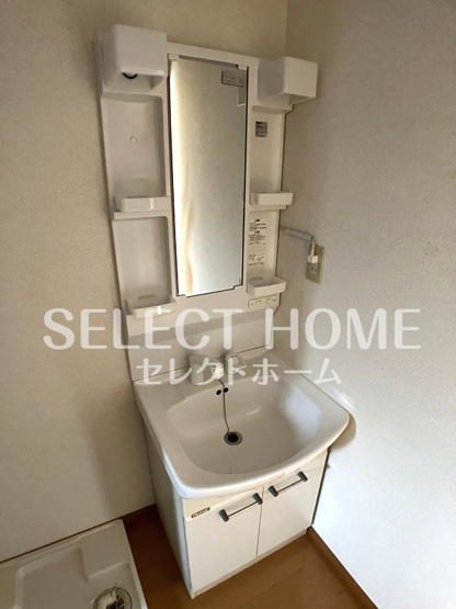 【独立洗面台】 | 第5カネイ八帖北町アパートＡ棟 | 独立洗面台あり、毎朝おしゃれに忙しい女性の方におすすめです