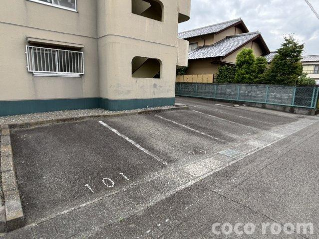 リブの駐車場