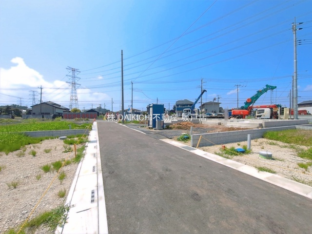 【前面道路含む現地写真】 | 鶴ヶ島市藤金15期　グラファーレ　新築戸建　全2棟　1号棟