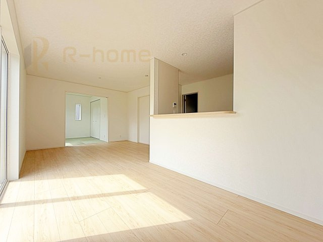 常陸大宮市南町第2　新築戸建て　4号棟の居間・リビング|広々としたLDK♪充分な広さがあり、ご家族でインテリアのレイアウトを考えるのも楽しみですね！