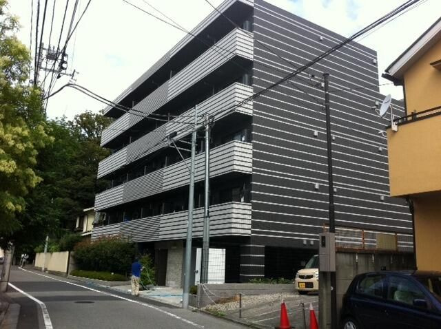 スパシエ新宿哲学堂公園の外観