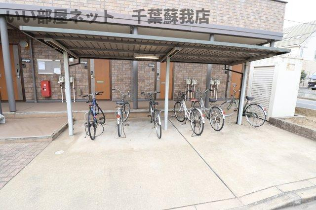 モナリエ港のエントランス|駐輪場