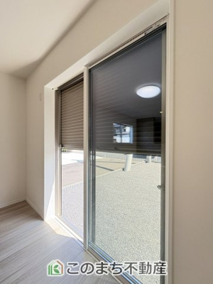【防犯設備】 | クライン佐野市植上町第5期　 | 掃き出し窓にはシャッター雨戸があり安心感があります☆