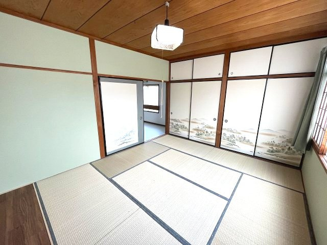 南区豊田四丁目　事務所・店舗付き住宅の収納|季節物の家電や家族の衣類などを収納するのに役立ちます