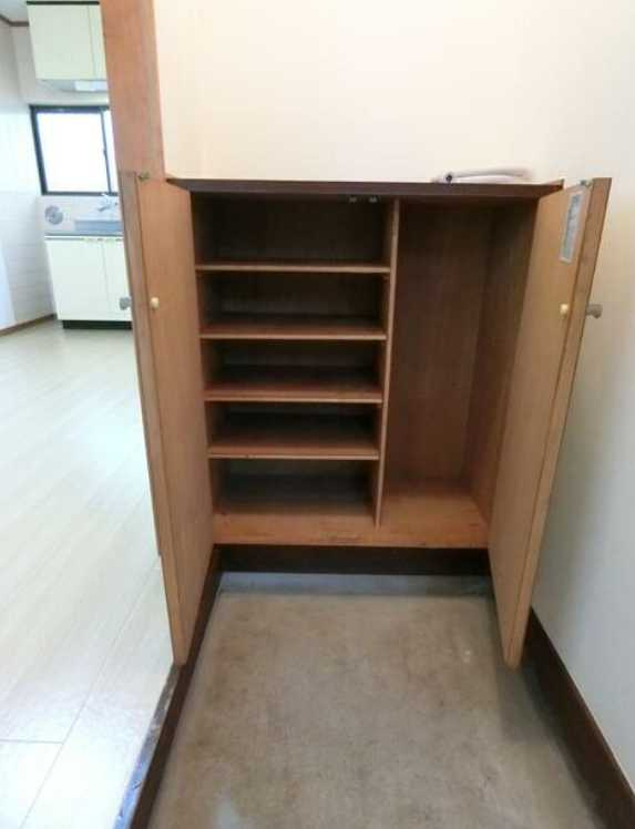 シティホーム　バストイレ別　角部屋　ディンプルキーの玄関