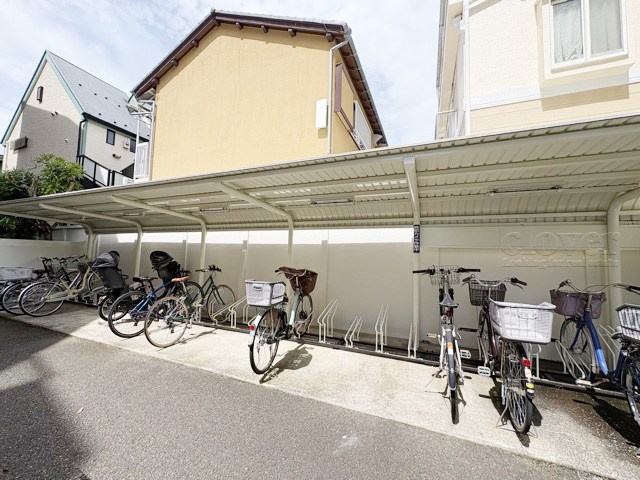 【駐輪場】 | 三鷹シティハウス | 自転車置き場。マンションの共用部にあたります。空きの有無や駐輪料金、各戸の台数制限などについては、改めてお問い合わせください。～即日のご見学可能～　お問合せはお気軽にどうぞ。
