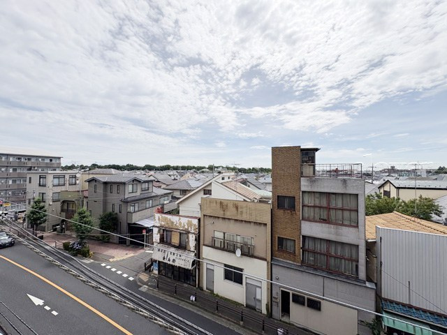 【展望】 | 三鷹シティハウス | 眼前に広がる空の雄大さと、このお部屋の自慢の一つである「眺望」をご覧ください。毎日、この景色を独り占めできる新生活に夢が広がります。～即日のご見学可能～　お問合せはお気軽にどうぞ。
