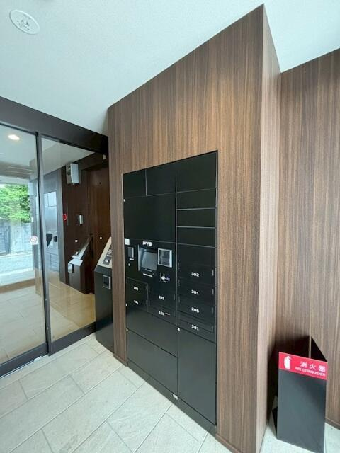 アビテ明大前のその他共用部分|ポストと宅配ボックスです
