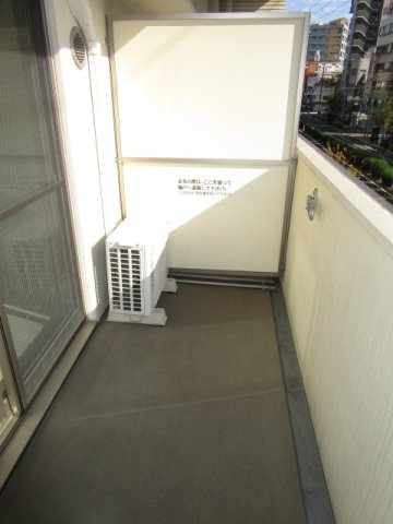 大阪市淀川区十三東２丁目の賃貸マンションのバルコニー