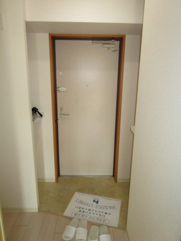 大阪市淀川区十三東２丁目の賃貸マンションの玄関