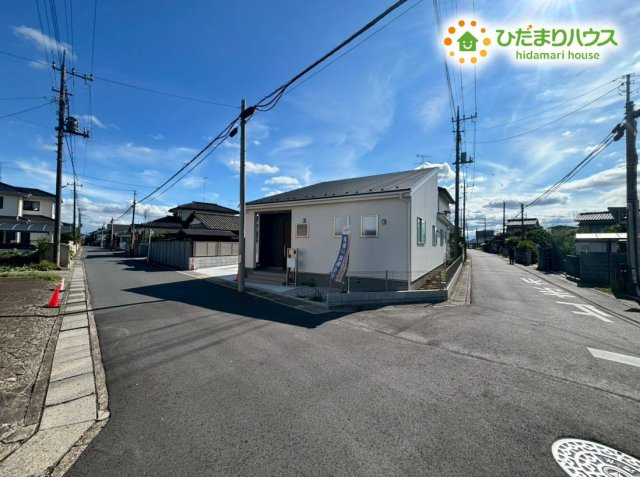 羽生市東　新築一戸建て　リーブルガーデン01の前面道路含む現地写真