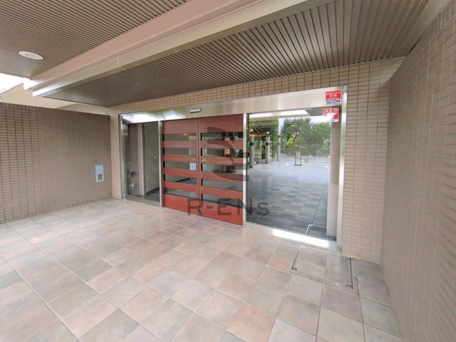 【エントランス】 | ルネサンヴェール小金井公園 | 住まう方を優雅に迎える、気品漂うエントランス空間