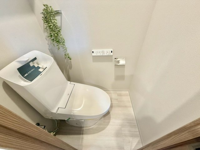 クレベール西新宿フォレストマンションのトイレ|ウォシュレット付きのトイレはいつも快適！

現地ご見学希望・資料請求などお気軽にお問い合わせ下さい！
03-5990-5201
