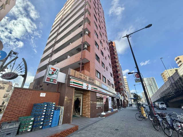 クレベール西新宿フォレストマンションの外観|迫力のあるシックな外観が特徴のマンション。

現地ご見学希望・資料請求などお気軽にお問い合わせ下さい！
03-5990-5201