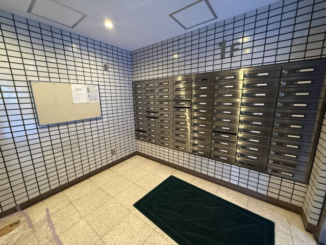 クレベール西新宿フォレストマンションのロビー|現地ご見学希望・資料請求などお気軽にお問い合わせ下さい！
03-5990-5201