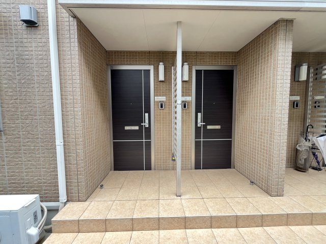 プラシデス　Ｂ棟のエントランス