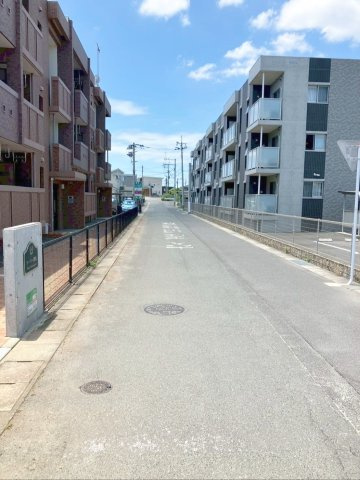《オーナーチェンジ》ソーラー櫻坂の周辺|《オーナーチェンジ物件》前面道路