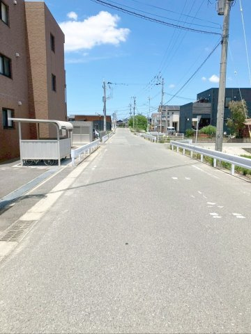 《オーナーチェンジ》ソーラー櫻坂の周辺|《オーナーチェンジ物件》前面道路
