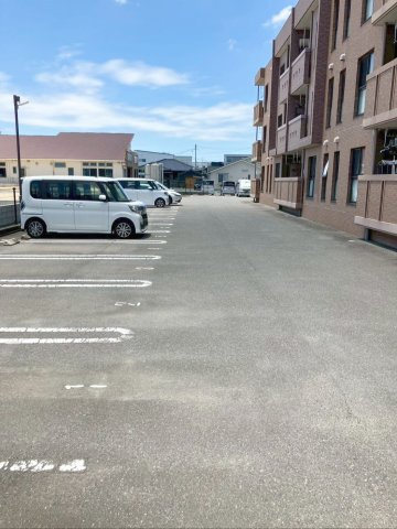 《オーナーチェンジ》ソーラー櫻坂の駐車場|《オーナーチェンジ物件》駐車場
