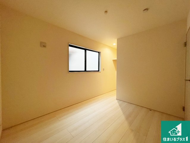 加古川市平岡町新在家　第6期　新築一戸建ての洋室|収納スペースが充実しているので子供の成長に合わせてたくさん収納ができます！家族構成に合わせた様々な活用ができる収納！