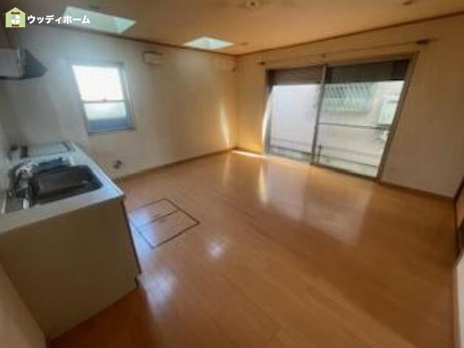 川口市差間　中古一戸建ての居間・リビング