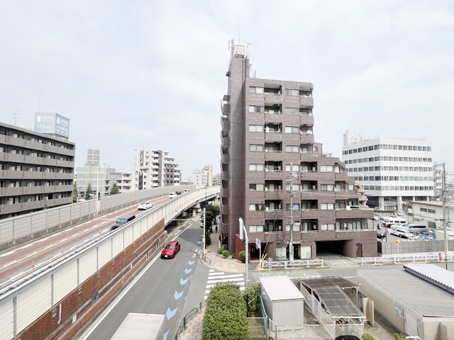 【展望】 | 日商岩井碑文谷マンション | 眼前に広がる空の雄大さと、このお部屋の自慢の一つである「眺望」をご覧ください。毎日、この景色を独り占めできる新生活に夢が広がります。～即日のご見学可能～　お問合せはお気軽にどうぞ。
