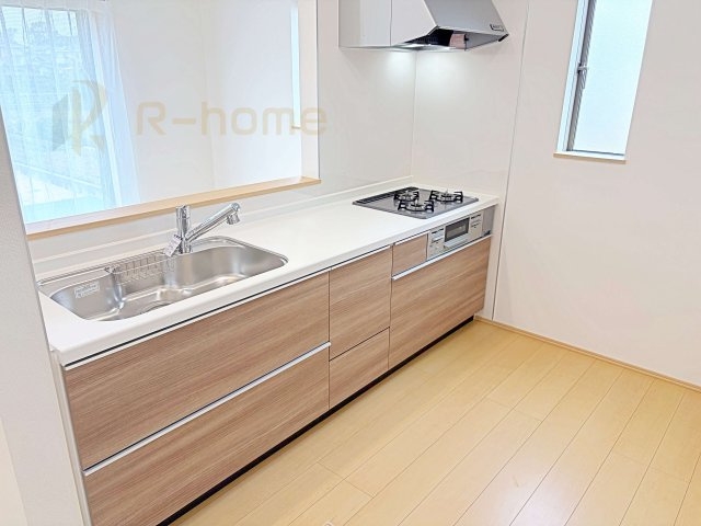 ひたちなか市三反田　新築戸建て　A号棟のキッチン|料理をしながら家族とコミュニケーションが取れる対面式システムキッチン。