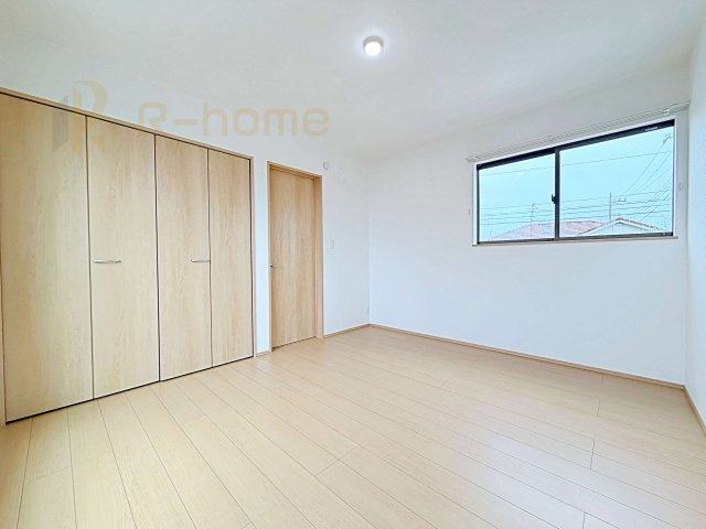ひたちなか市三反田　新築戸建て　A号棟の洋室|どんな部屋家具も合わせやすいシンプルな洋室！
たっぷりの日差しと心地よい風が舞い込む住まい♪