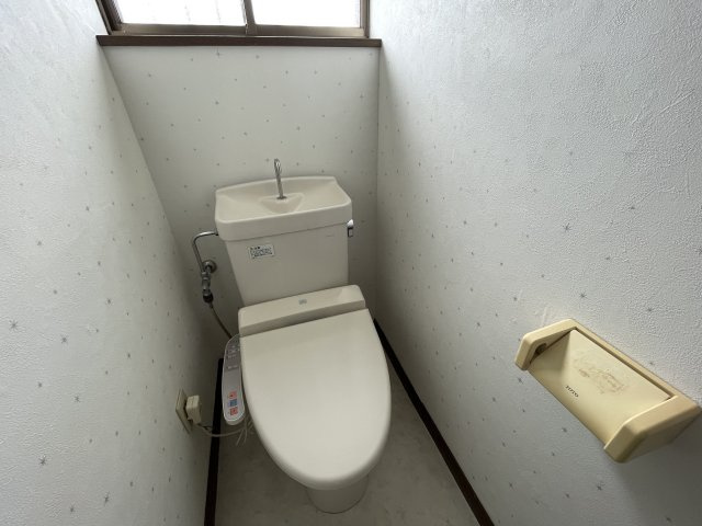 東金市東中中古戸建のトイレ