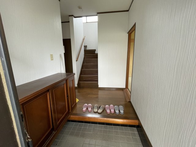東金市東中中古戸建の玄関