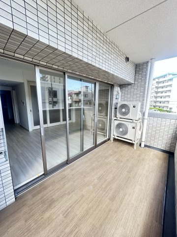 プレジオ塚本ASIANのバルコニー