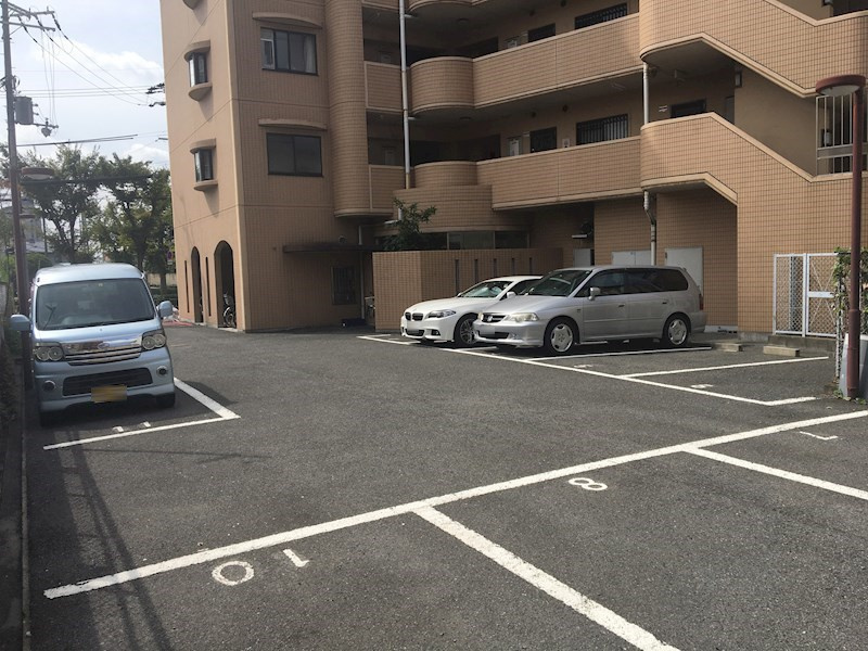 パークサイドシャトーの駐車場