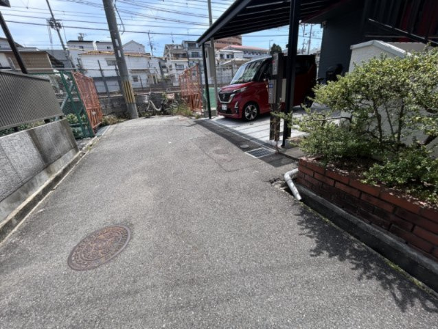 寝屋川市香里北之町の前面道路含む現地写真