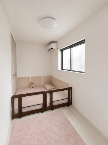 寝屋川市香里北之町の洋室|※実際は居住中のため、AI加工で物を削除しております。現況優先でお願いします。