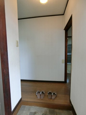 【玄関】 | 松戸市 常盤平西窪町戸建て 二世帯住居