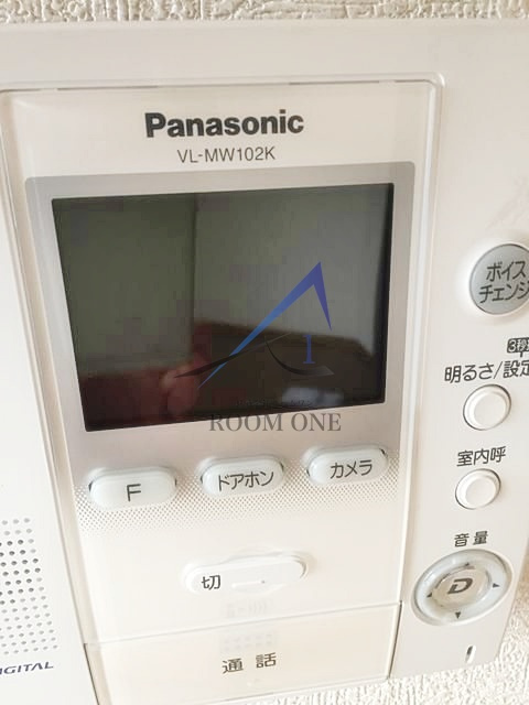グリーンパーク北千住３　１番館のセキュリティ|モニター付きインターホンです。