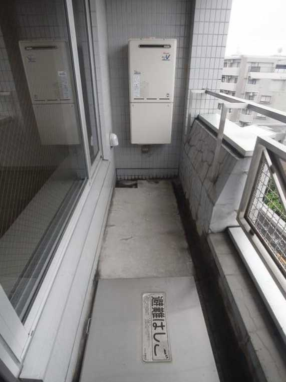 榎本ビルⅡ　オートロック　角部屋　追焚のバルコニー