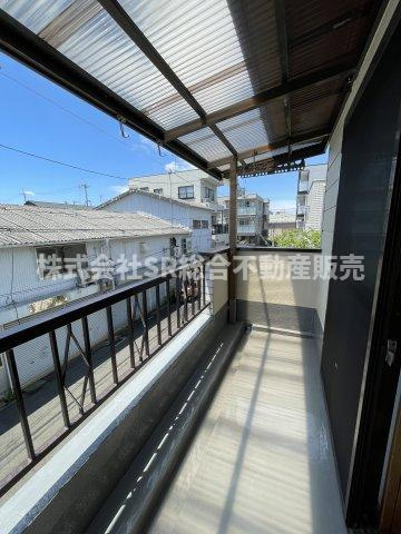 西堤学園町2丁目中古テラスハウスのバルコニー|陽当たり良好のバルコニーで洗濯物もよく乾きます！