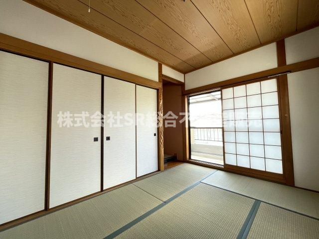 西堤学園町2丁目中古テラスハウスの寝室|落ち着いた雰囲気なので寝室にいかがでしょうか。