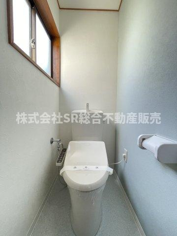 西堤学園町2丁目中古テラスハウスのトイレ|2Fにもトイレがあるので朝の忙しい時間でも安心です♪